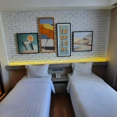 Expressia Hotel Makassar Esterno foto