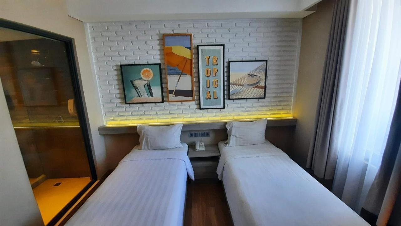 Expressia Hotel Makassar Esterno foto