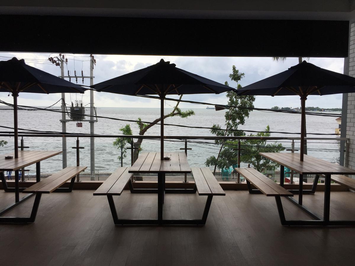 Expressia Hotel Makassar Esterno foto