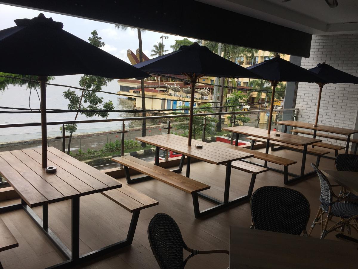 Expressia Hotel Makassar Esterno foto