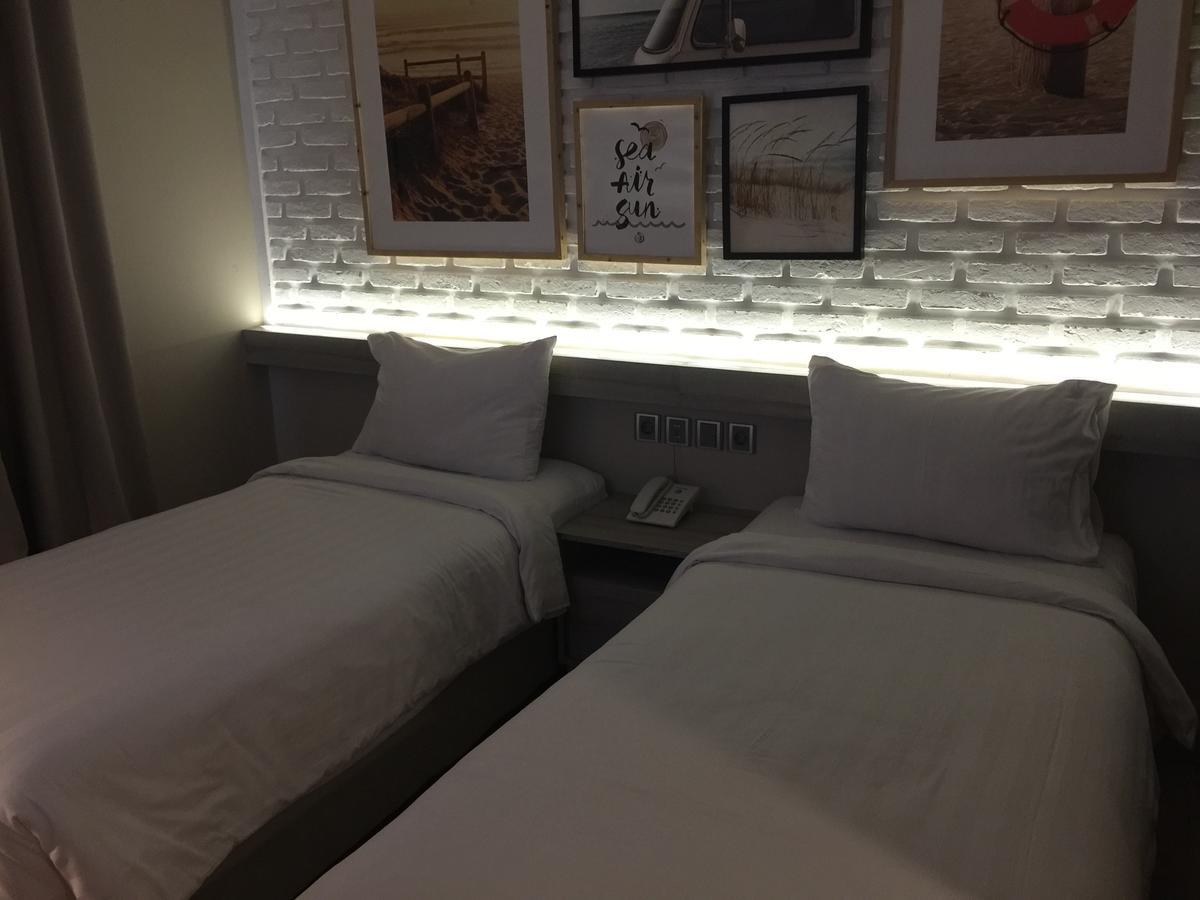 Expressia Hotel Makassar Esterno foto
